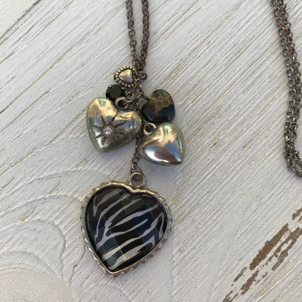 zebra & hearts necklace | aero
